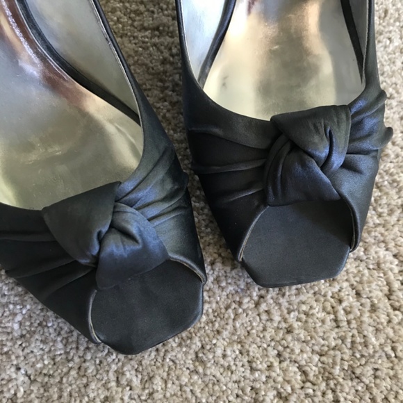 🔴Satin Metallic Knot Front Formal/Prom Heels - Picture 3 of 13